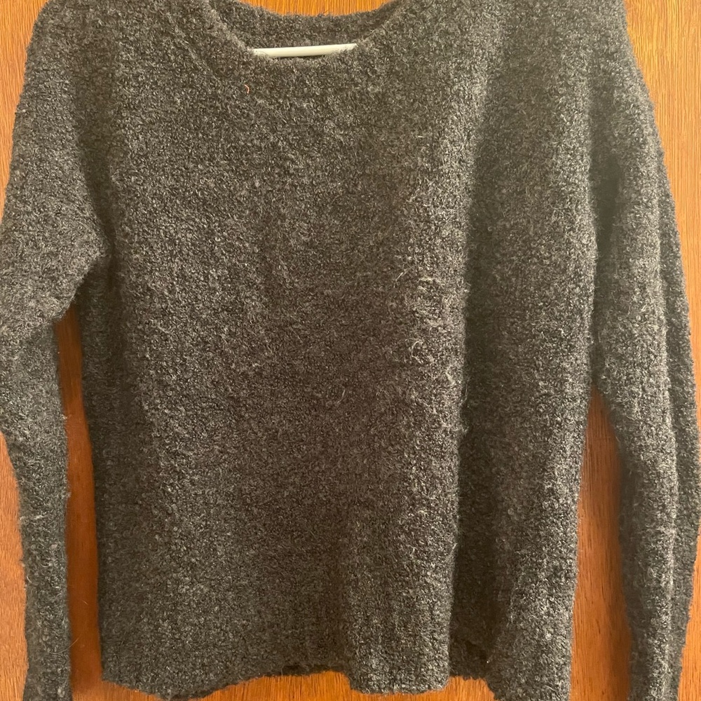 Never worn American Eagle charcoal grey XS sweater